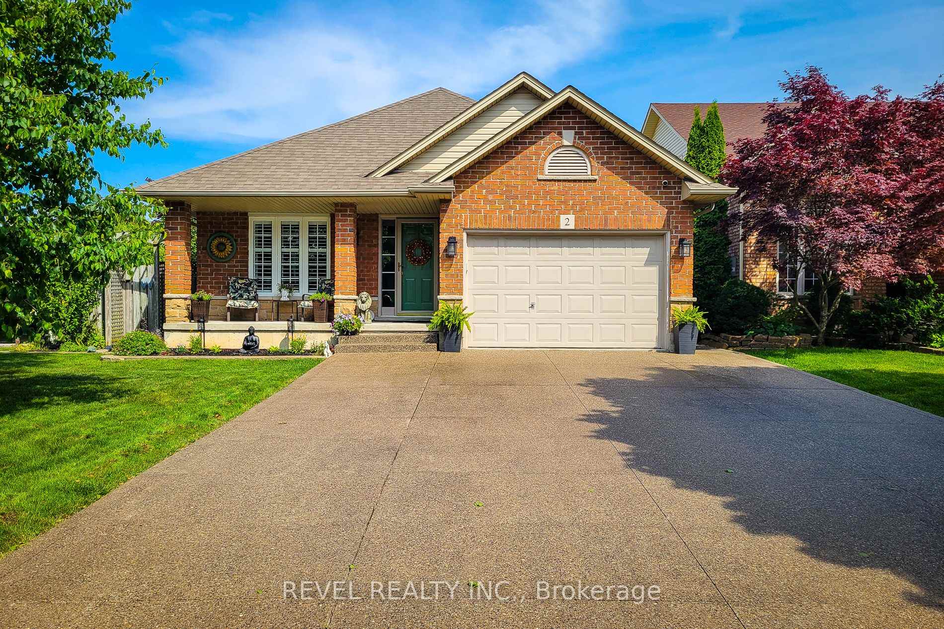 Photo 1 of 2 Hampshire Place, Hamilton, Stoney Creek Mountain — HOMEH