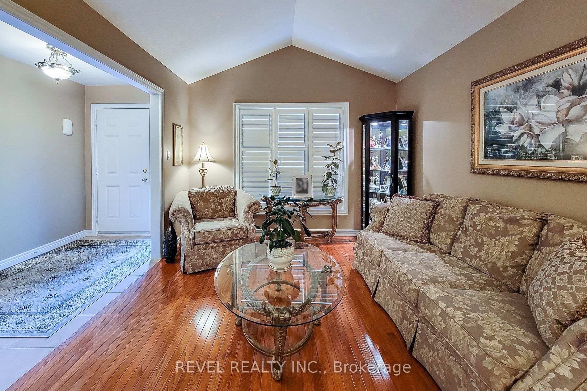 Photo 6 of 2 Hampshire Place, Hamilton, Stoney Creek Mountain — HOMEH