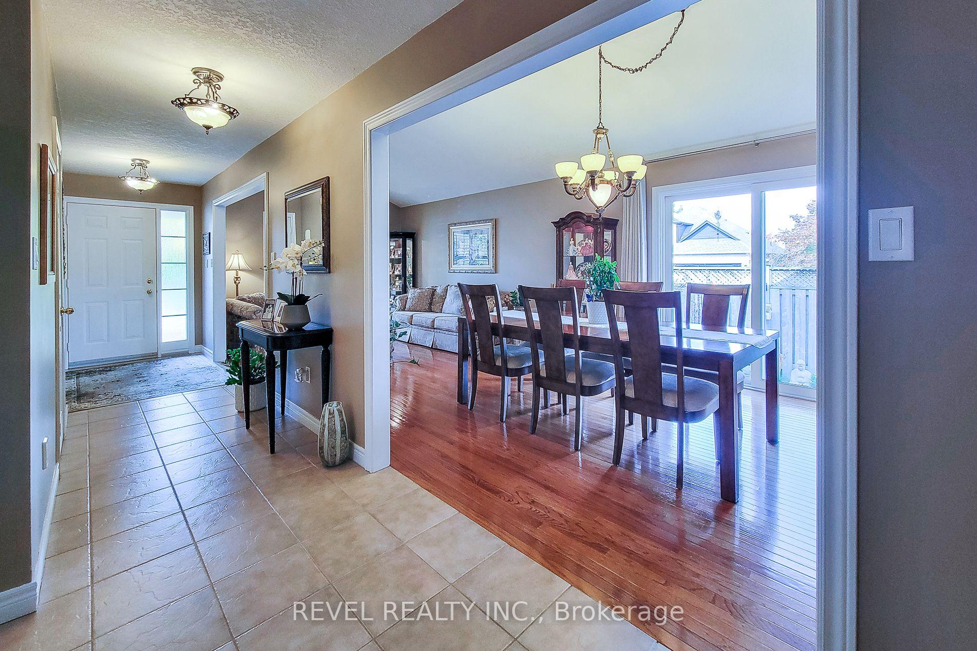 Photo 12 of 2 Hampshire Place, Hamilton, Stoney Creek Mountain — HOMEH
