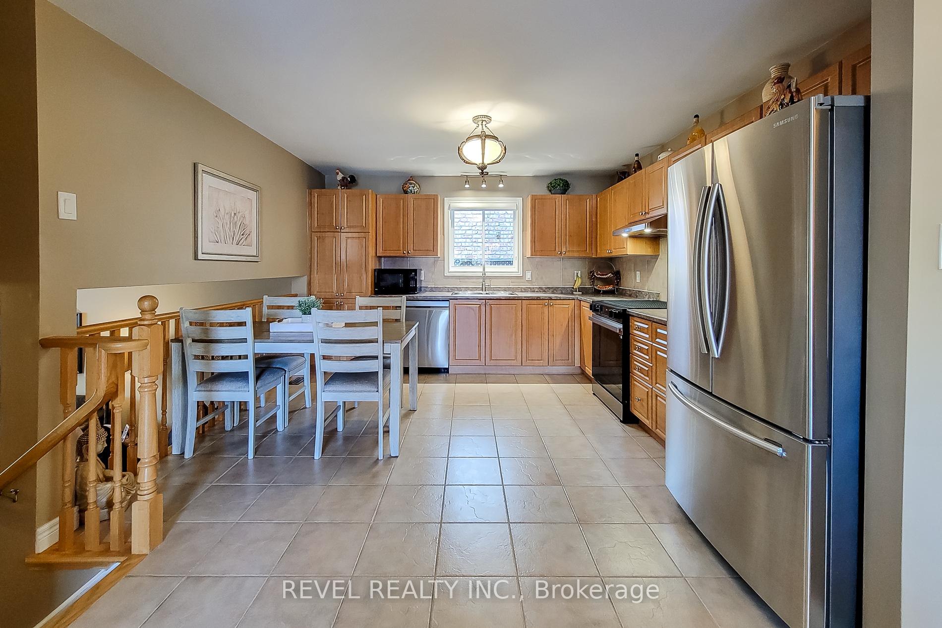 Photo 15 of 2 Hampshire Place, Hamilton, Stoney Creek Mountain — HOMEH