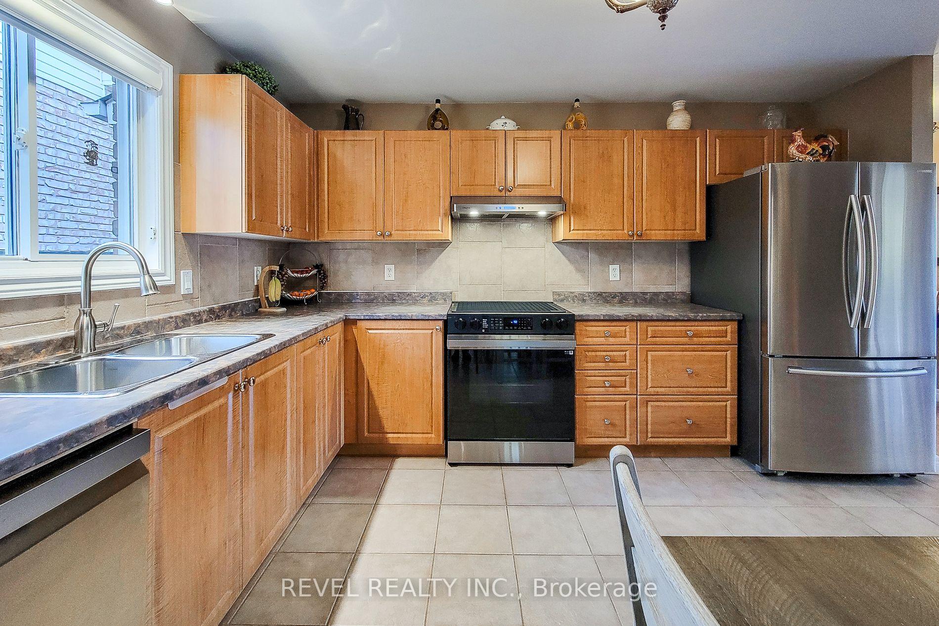Photo 16 of 2 Hampshire Place, Hamilton, Stoney Creek Mountain — HOMEH
