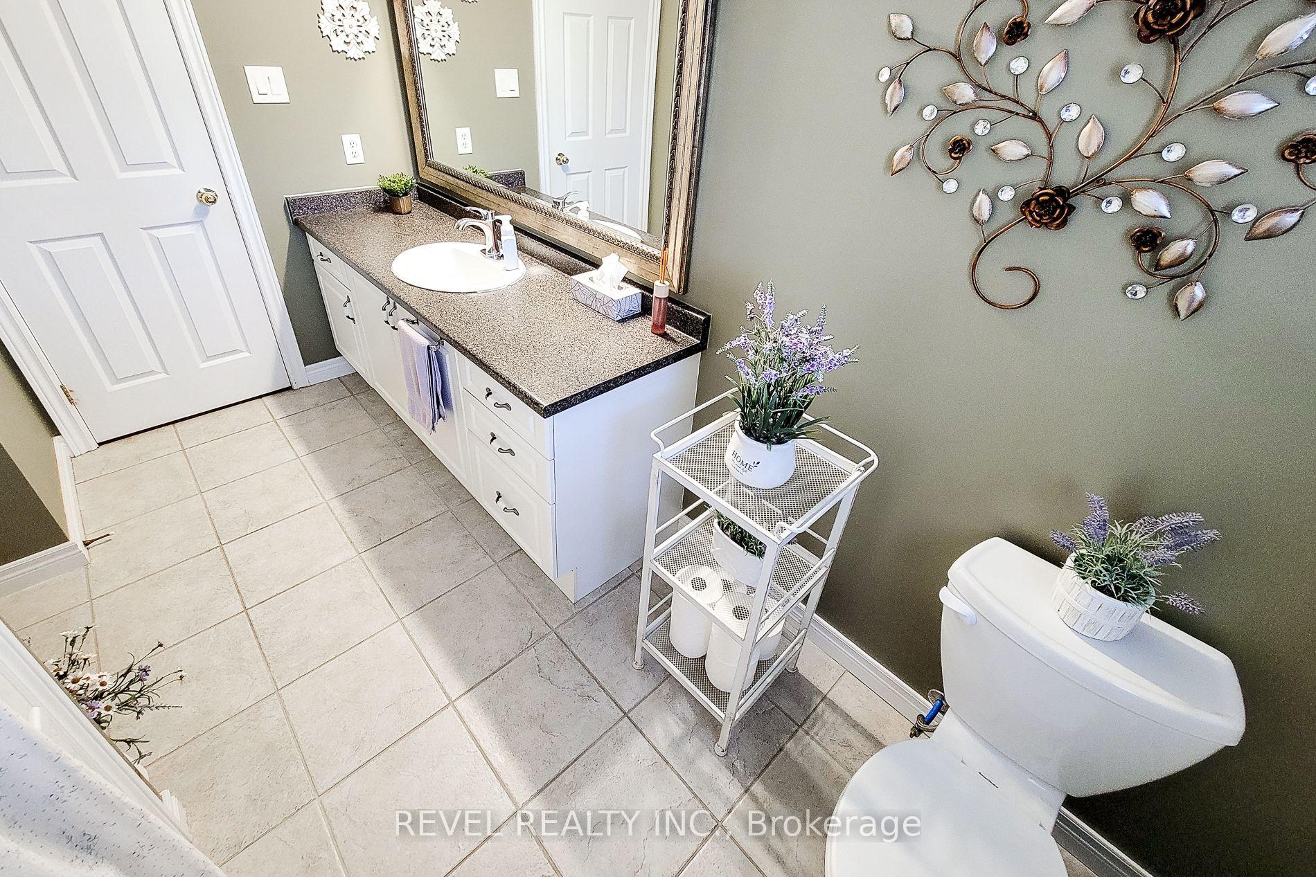Photo 23 of 2 Hampshire Place, Hamilton, Stoney Creek Mountain — HOMEH
