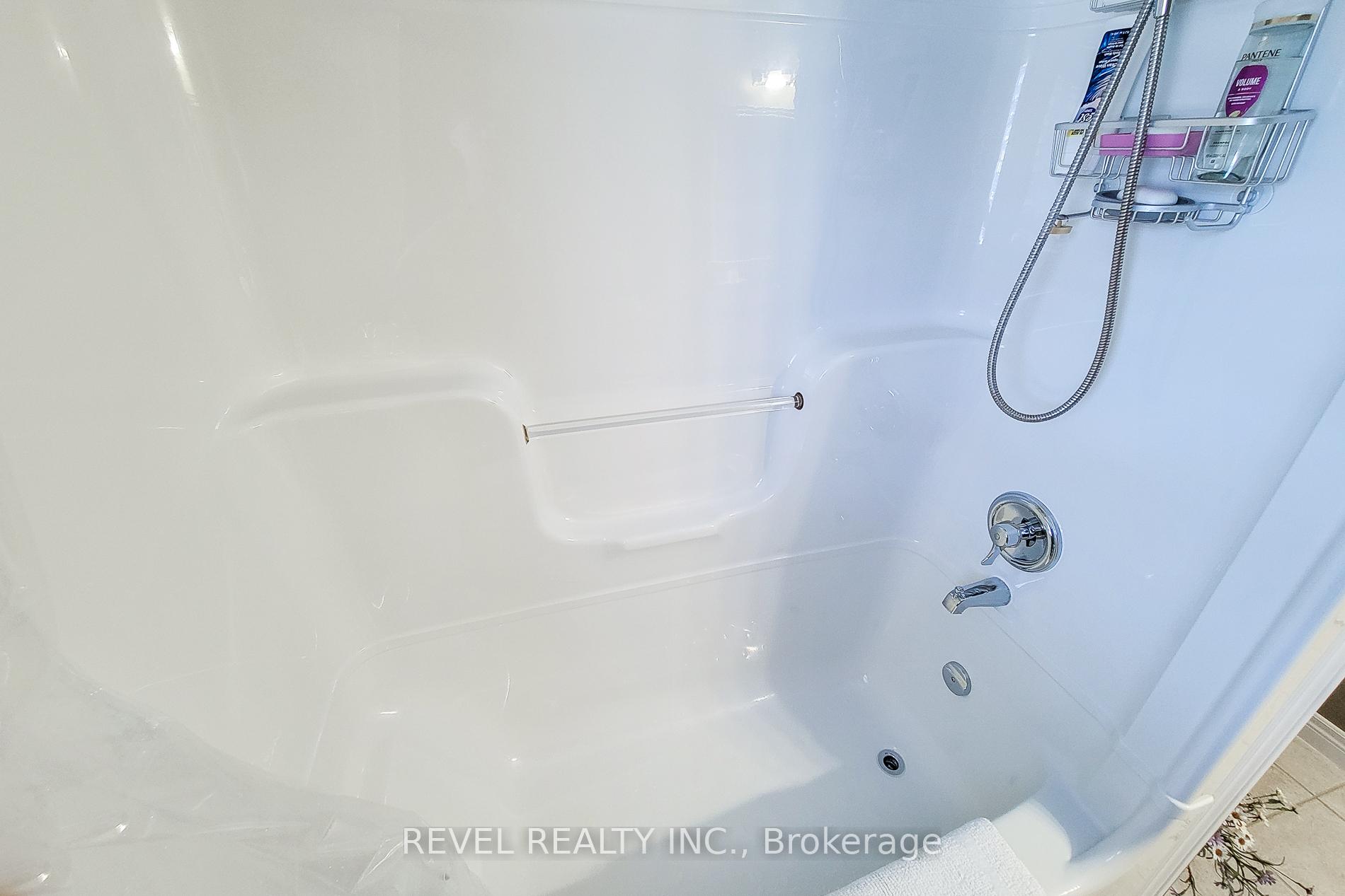 Photo 24 of 2 Hampshire Place, Hamilton, Stoney Creek Mountain — HOMEH