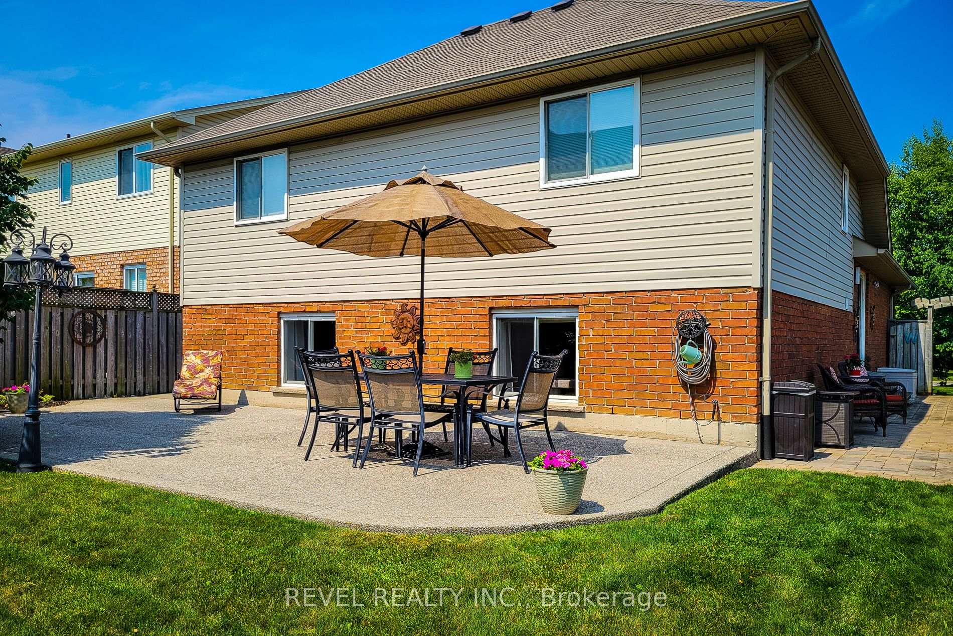 Photo 35 of 2 Hampshire Place, Hamilton, Stoney Creek Mountain — HOMEH