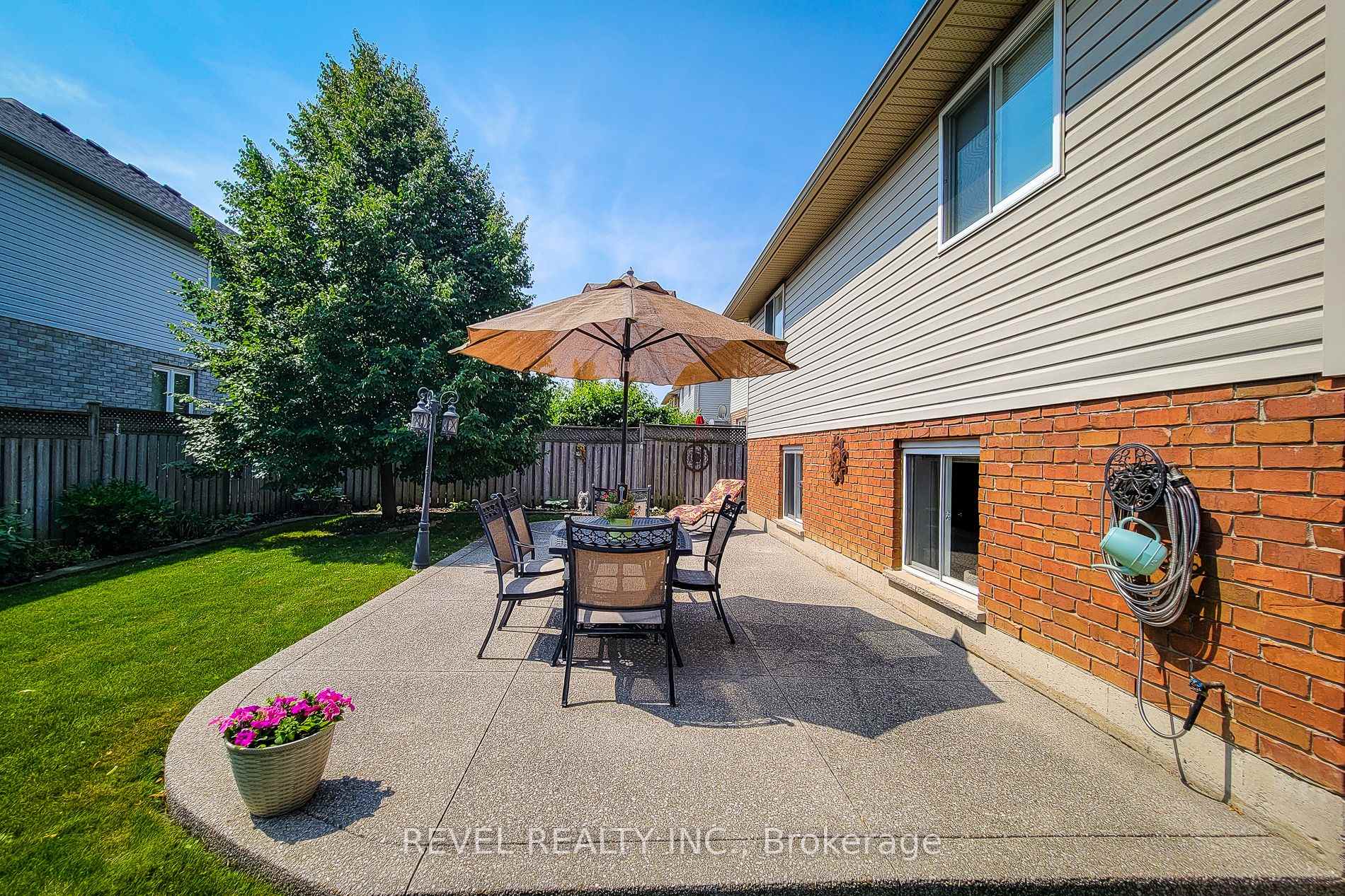 Photo 36 of 2 Hampshire Place, Hamilton, Stoney Creek Mountain — HOMEH