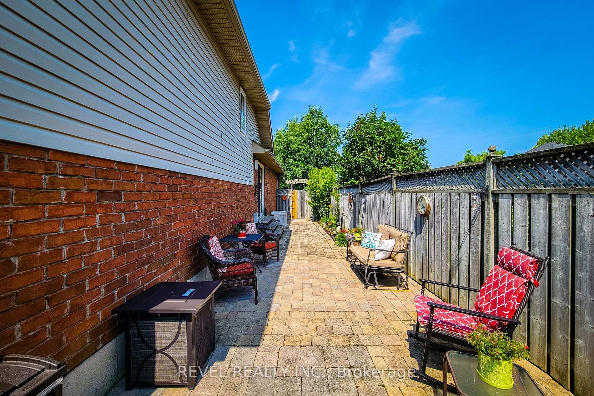Photo 39 of 2 Hampshire Place, Hamilton, Stoney Creek Mountain — HOMEH