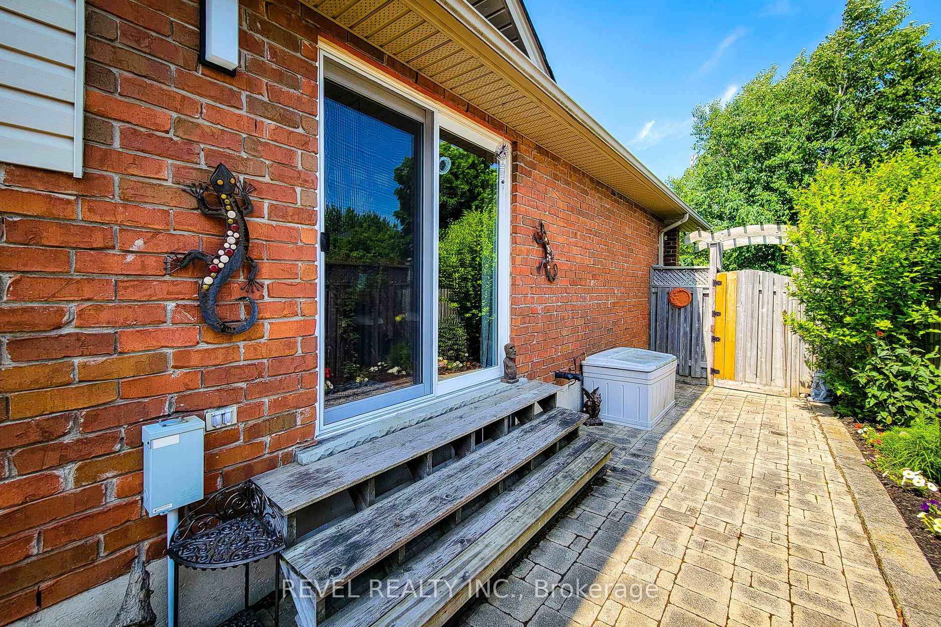 Photo 40 of 2 Hampshire Place, Hamilton, Stoney Creek Mountain — HOMEH