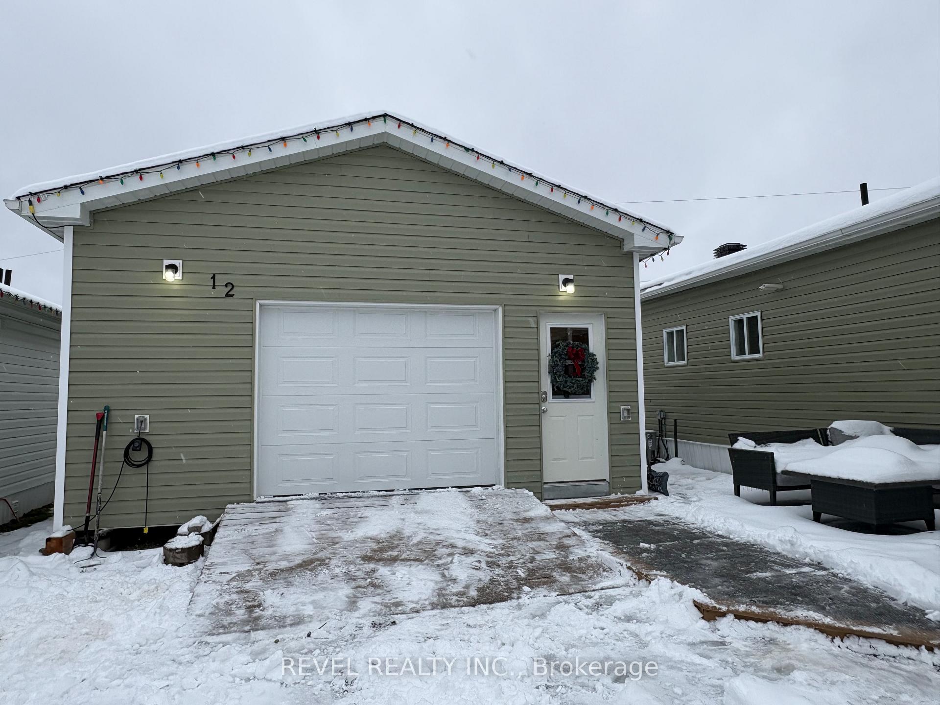 Photo 3 of 12 Ford Street, Cochrane — HOMEH