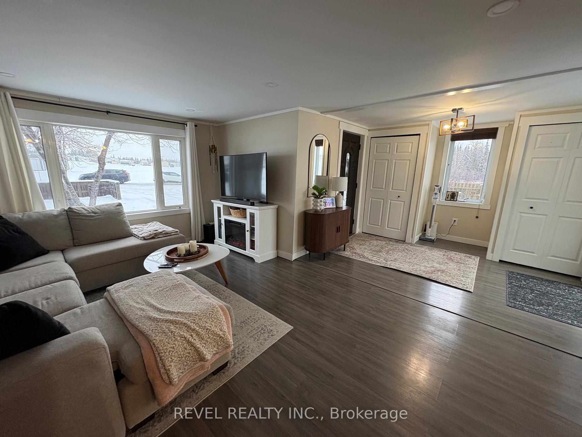 Photo 21 of 12 Ford Street, Cochrane — HOMEH
