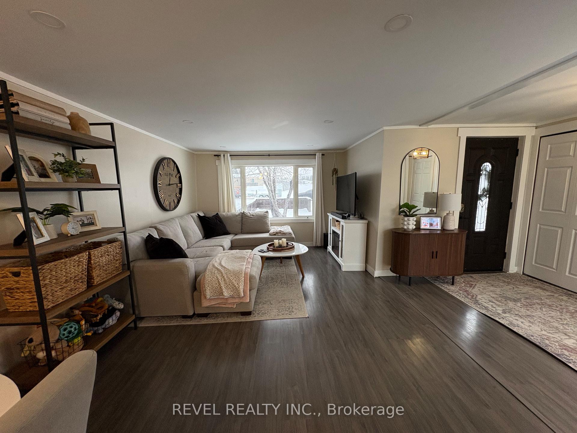 Photo 6 of 12 Ford Street, Cochrane — HOMEH