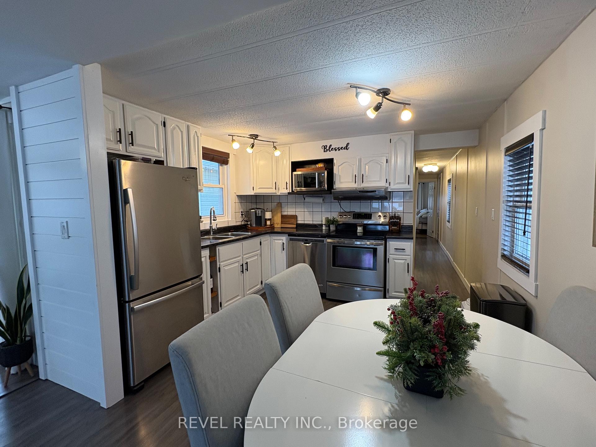 Photo 7 of 12 Ford Street, Cochrane — HOMEH