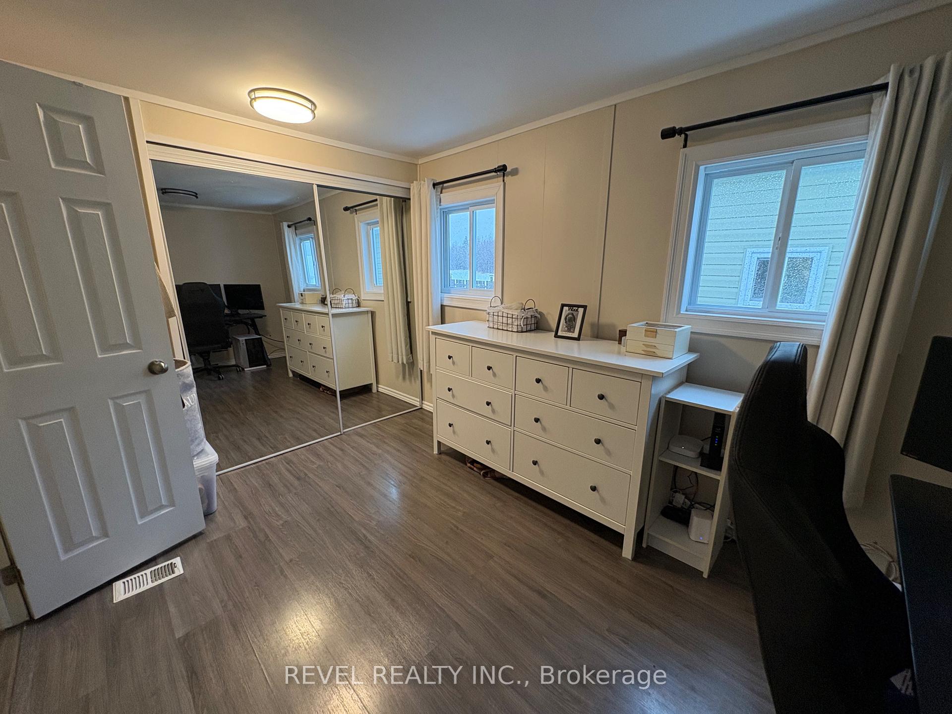 Photo 15 of 12 Ford Street, Cochrane — HOMEH