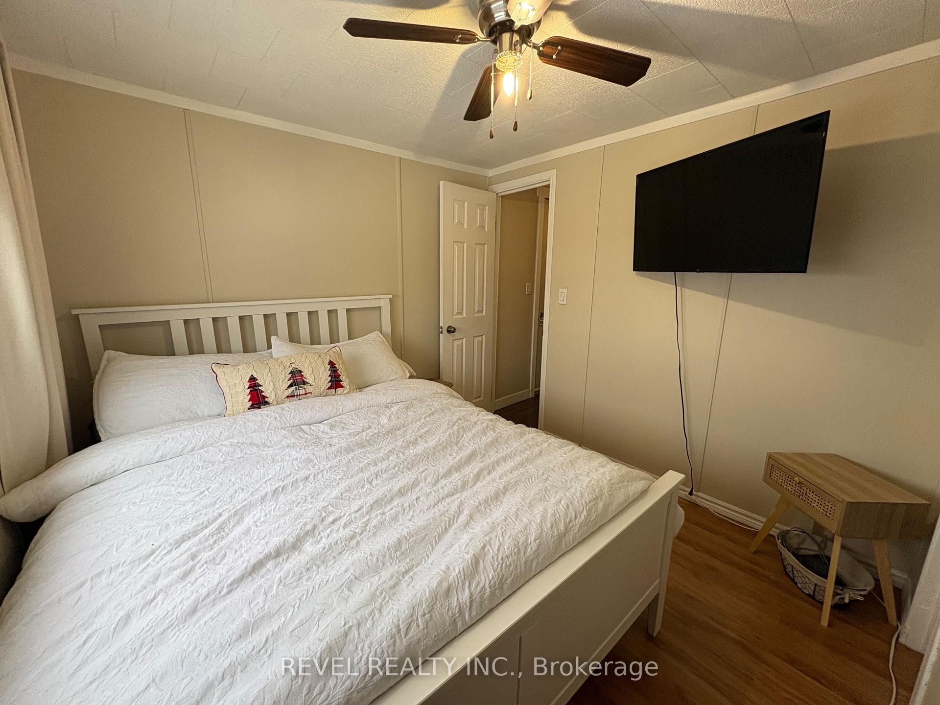 Photo 13 of 12 Ford Street, Cochrane — HOMEH
