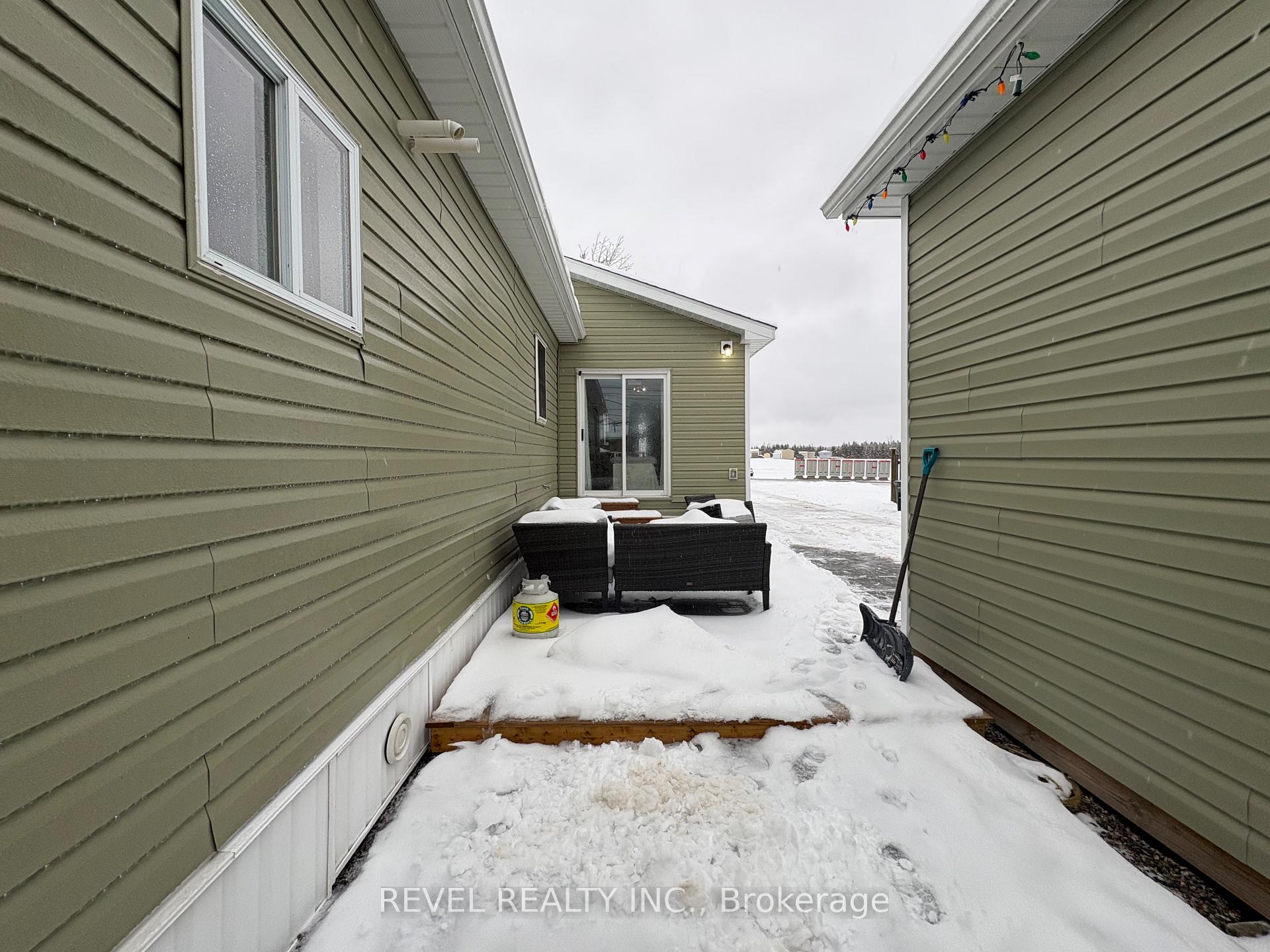 Photo 18 of 12 Ford Street, Cochrane — HOMEH