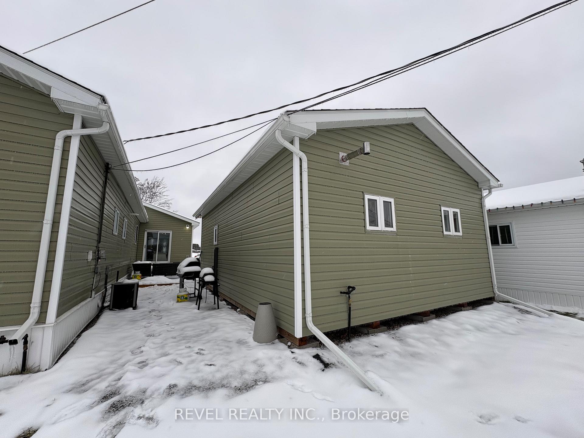 Photo 17 of 12 Ford Street, Cochrane — HOMEH