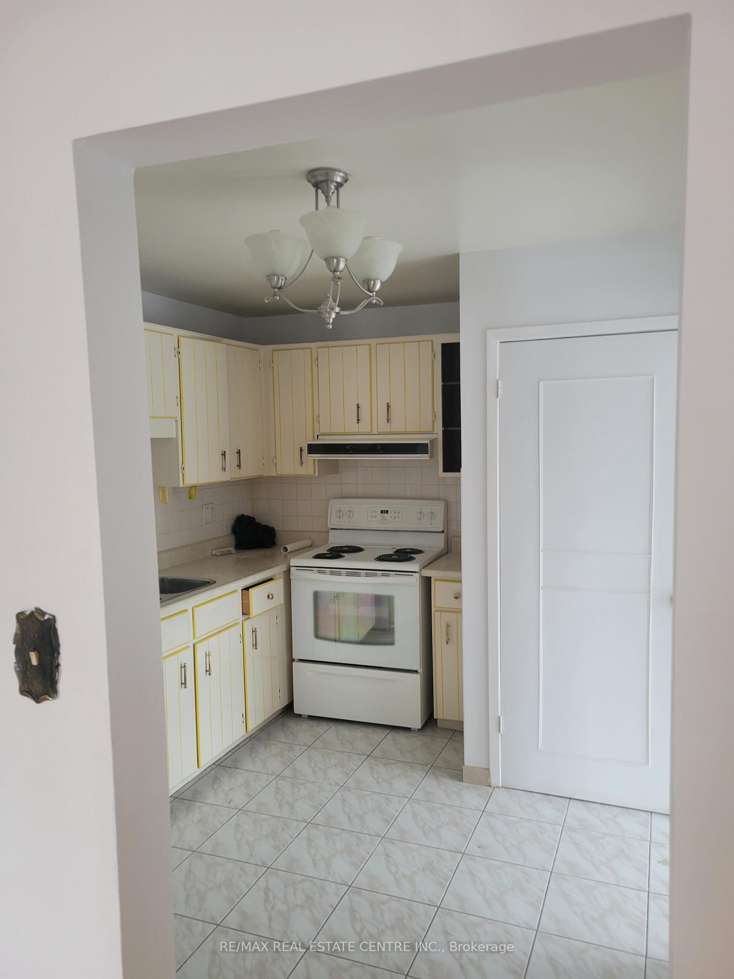 Photo 5 of 13 Archdekin Drive, Brampton, Madoc — HOMEH