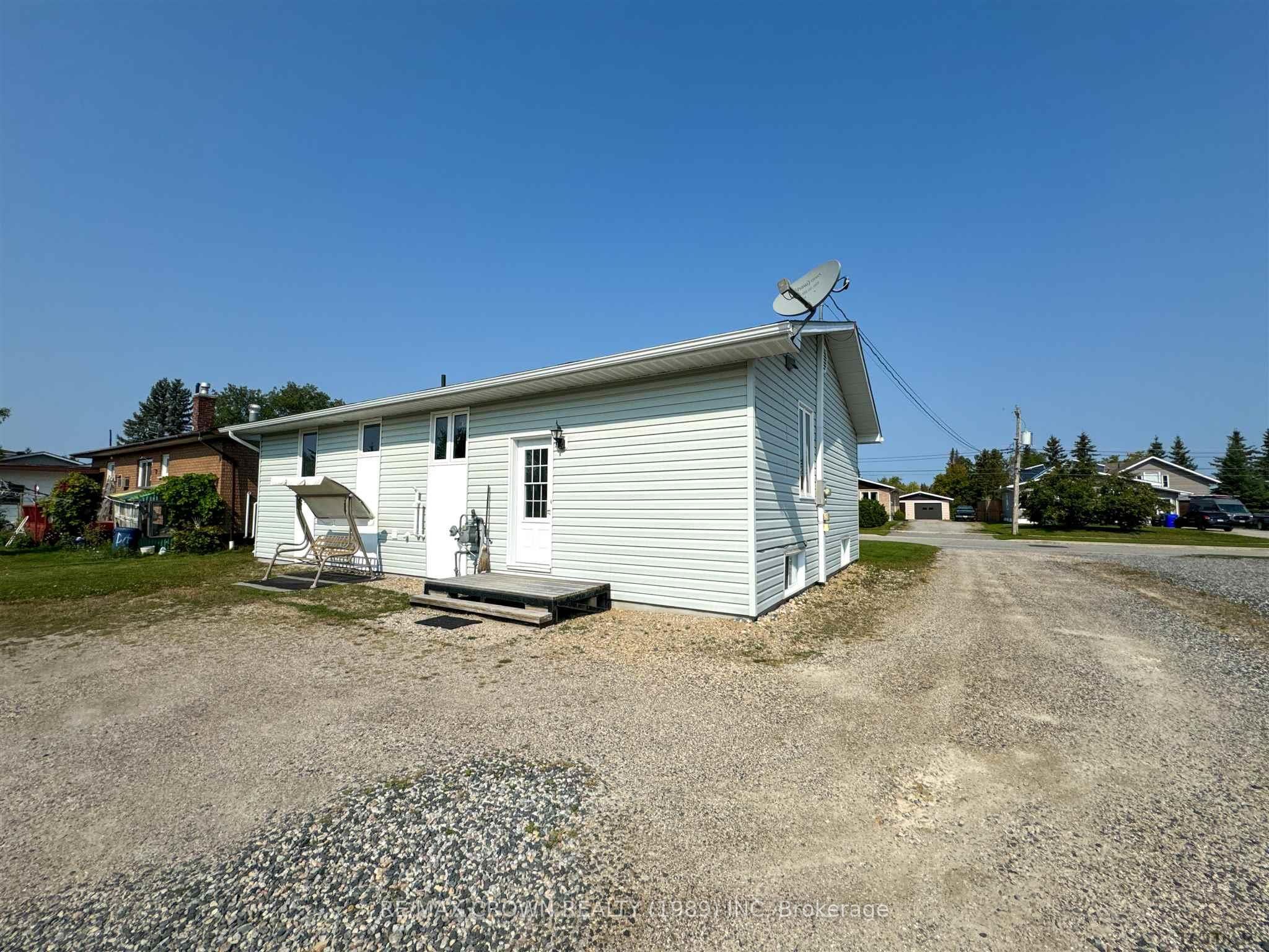 Photo 7 of 1317 Alexandra Street, Hearst — HOMEH