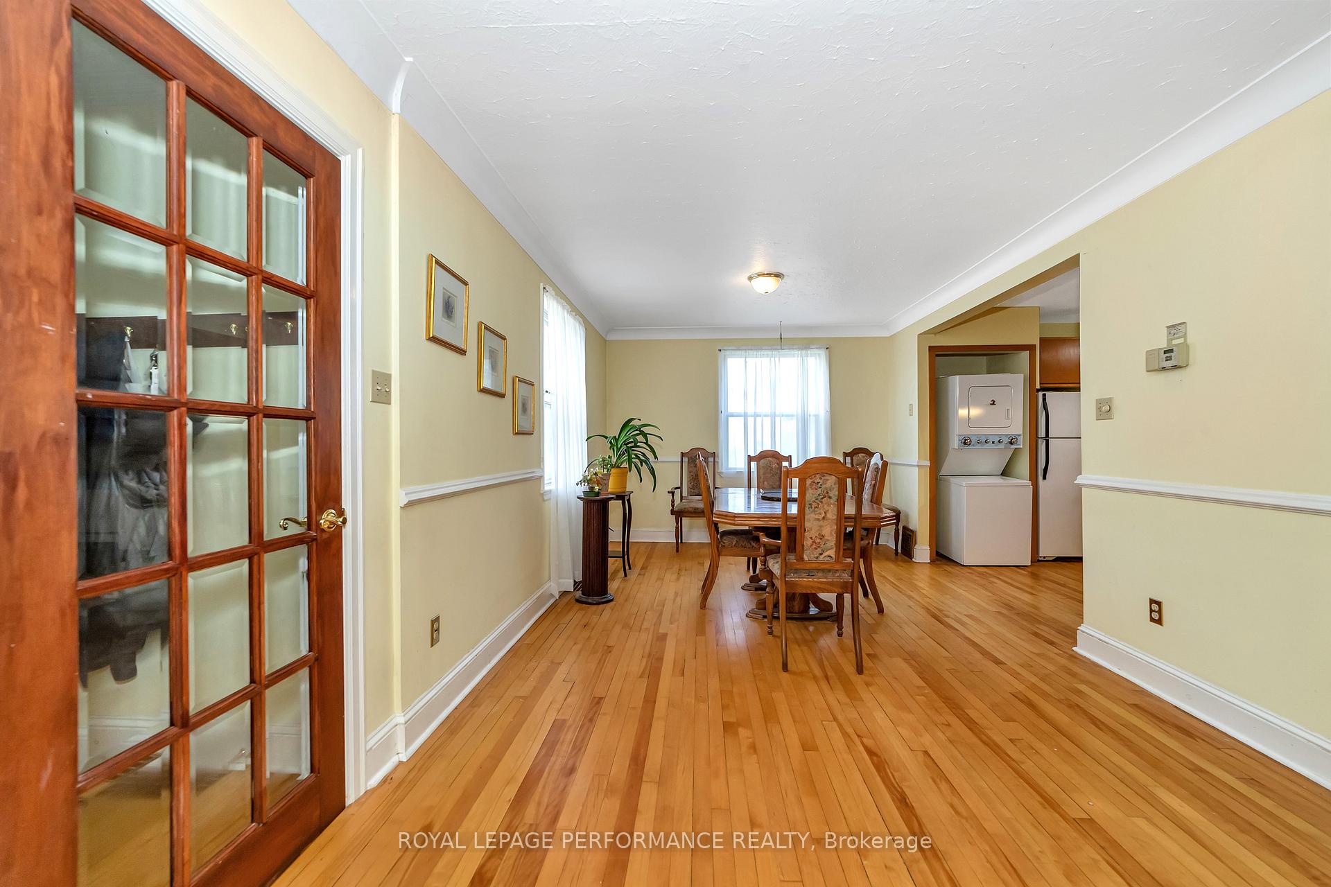 Photo 2 of 667 Melbourne Avenue, Ottawa, Laurentianview — HOMEH