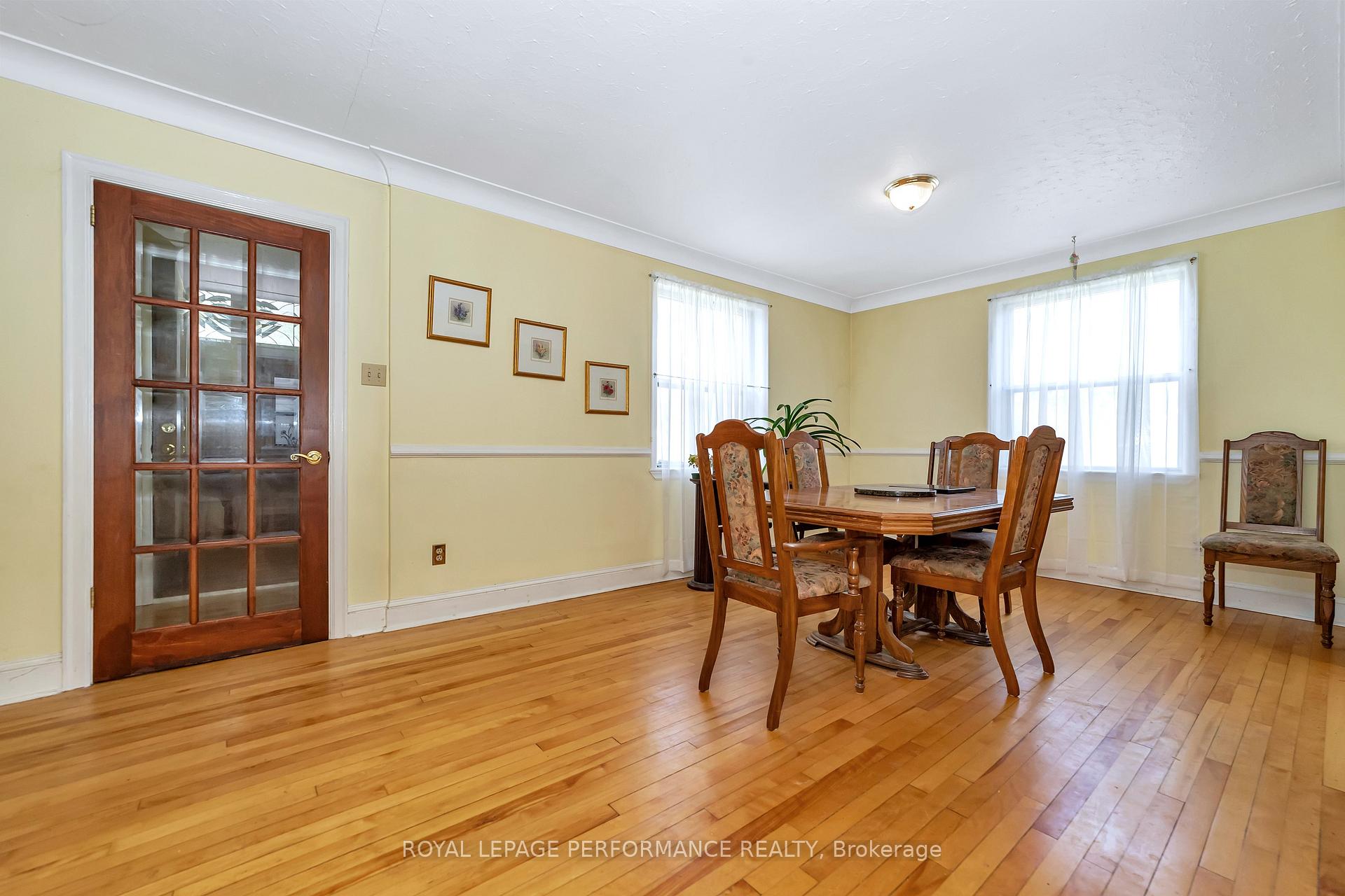 Photo 5 of 667 Melbourne Avenue, Ottawa, Laurentianview — HOMEH