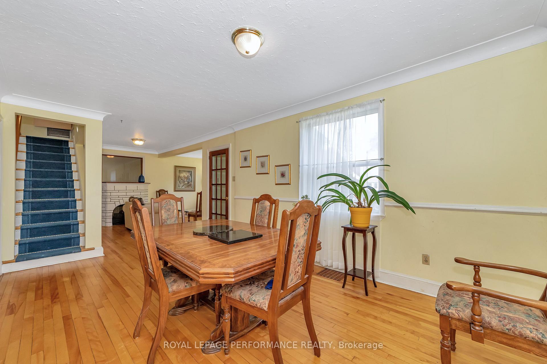 Photo 4 of 667 Melbourne Avenue, Ottawa, Laurentianview — HOMEH