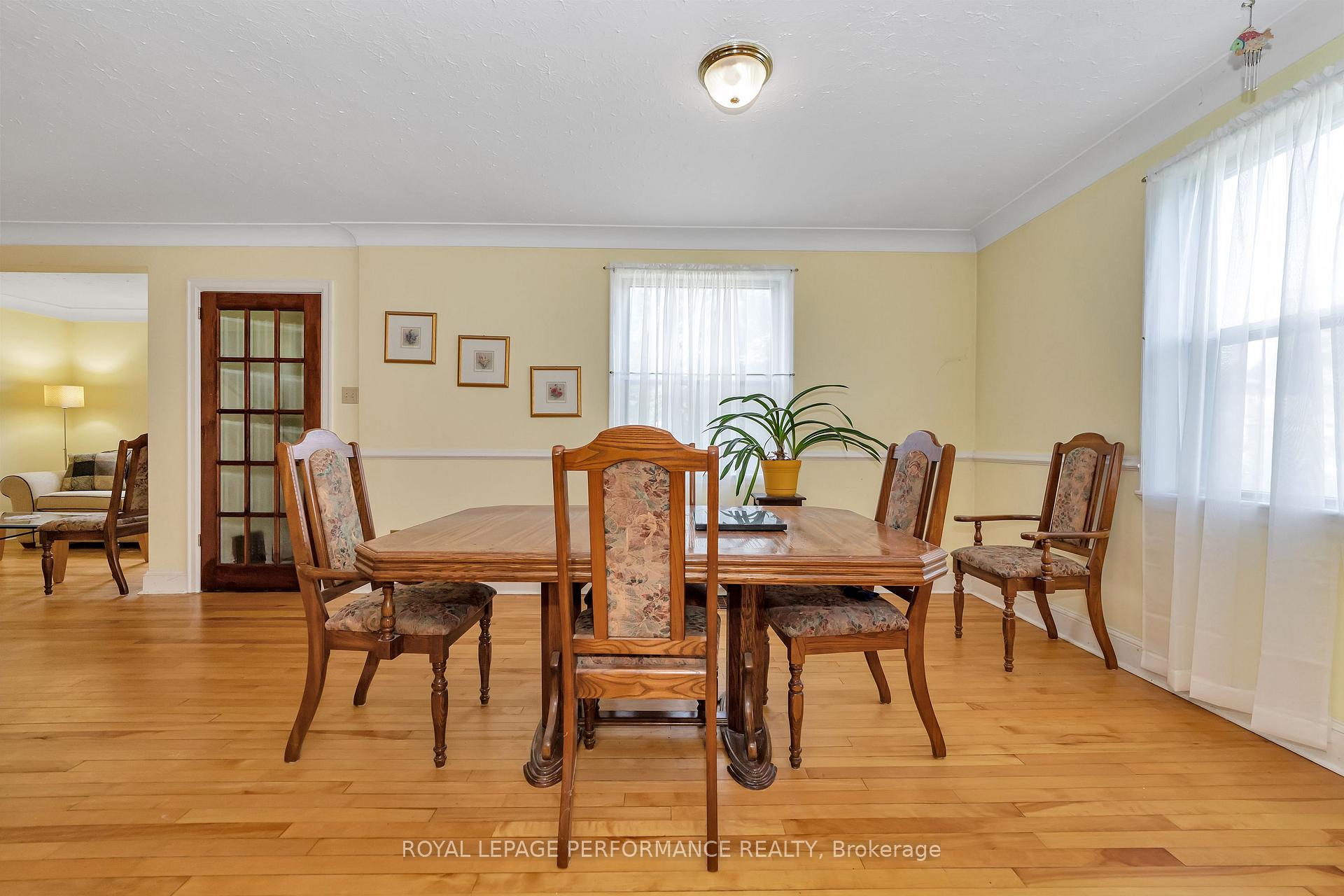 Photo 6 of 667 Melbourne Avenue, Ottawa, Laurentianview — HOMEH