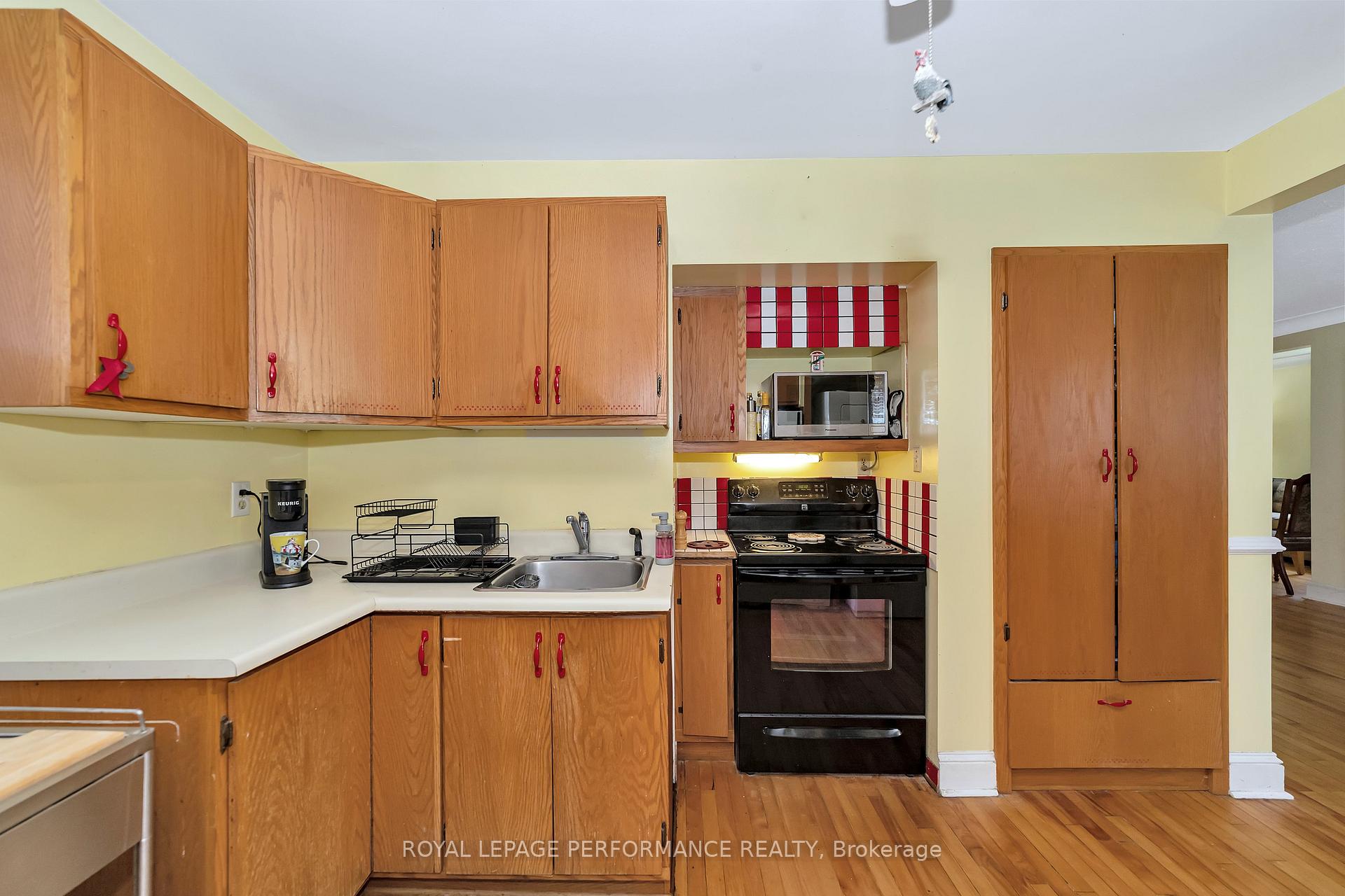 Photo 8 of 667 Melbourne Avenue, Ottawa, Laurentianview — HOMEH