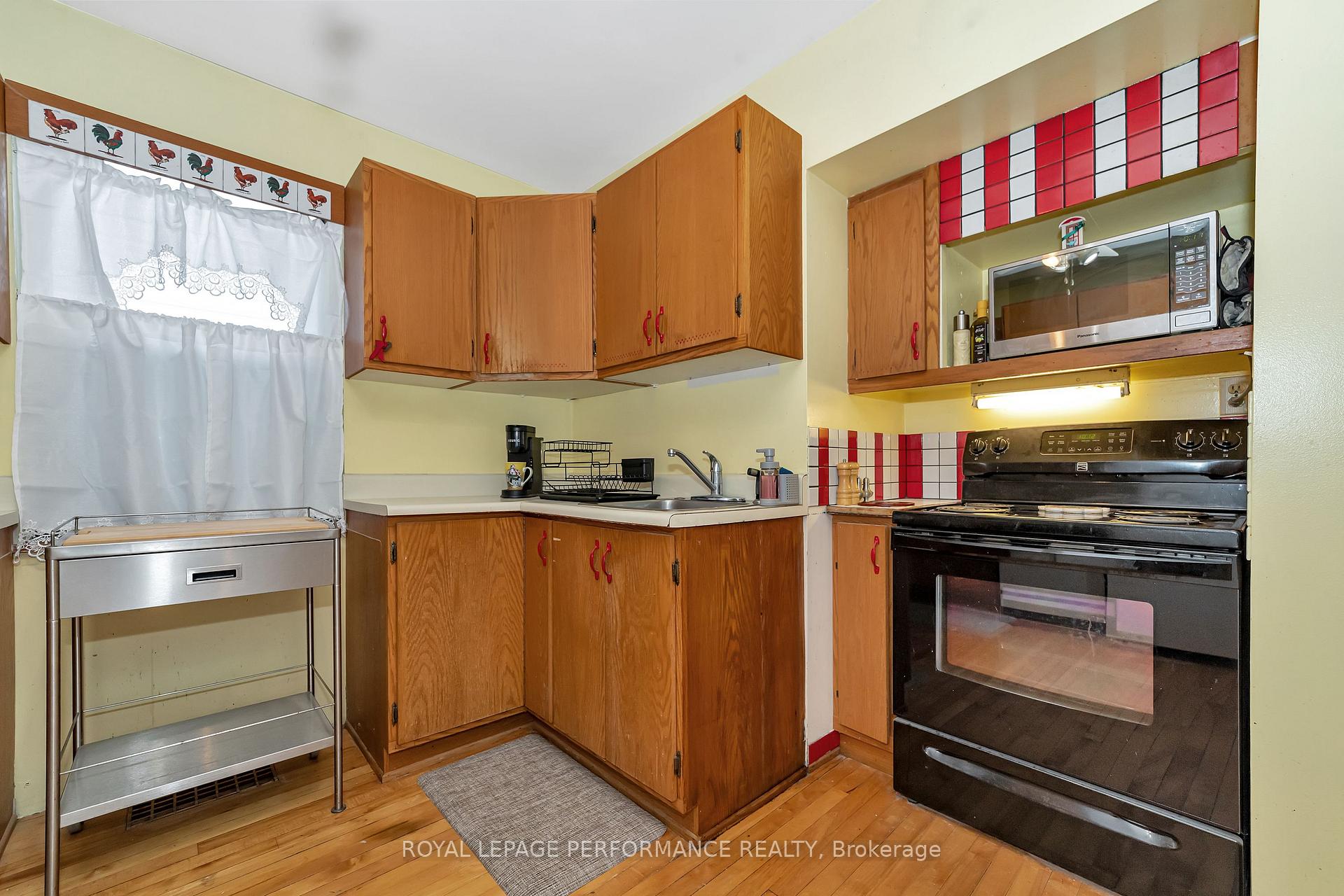 Photo 10 of 667 Melbourne Avenue, Ottawa, Laurentianview — HOMEH
