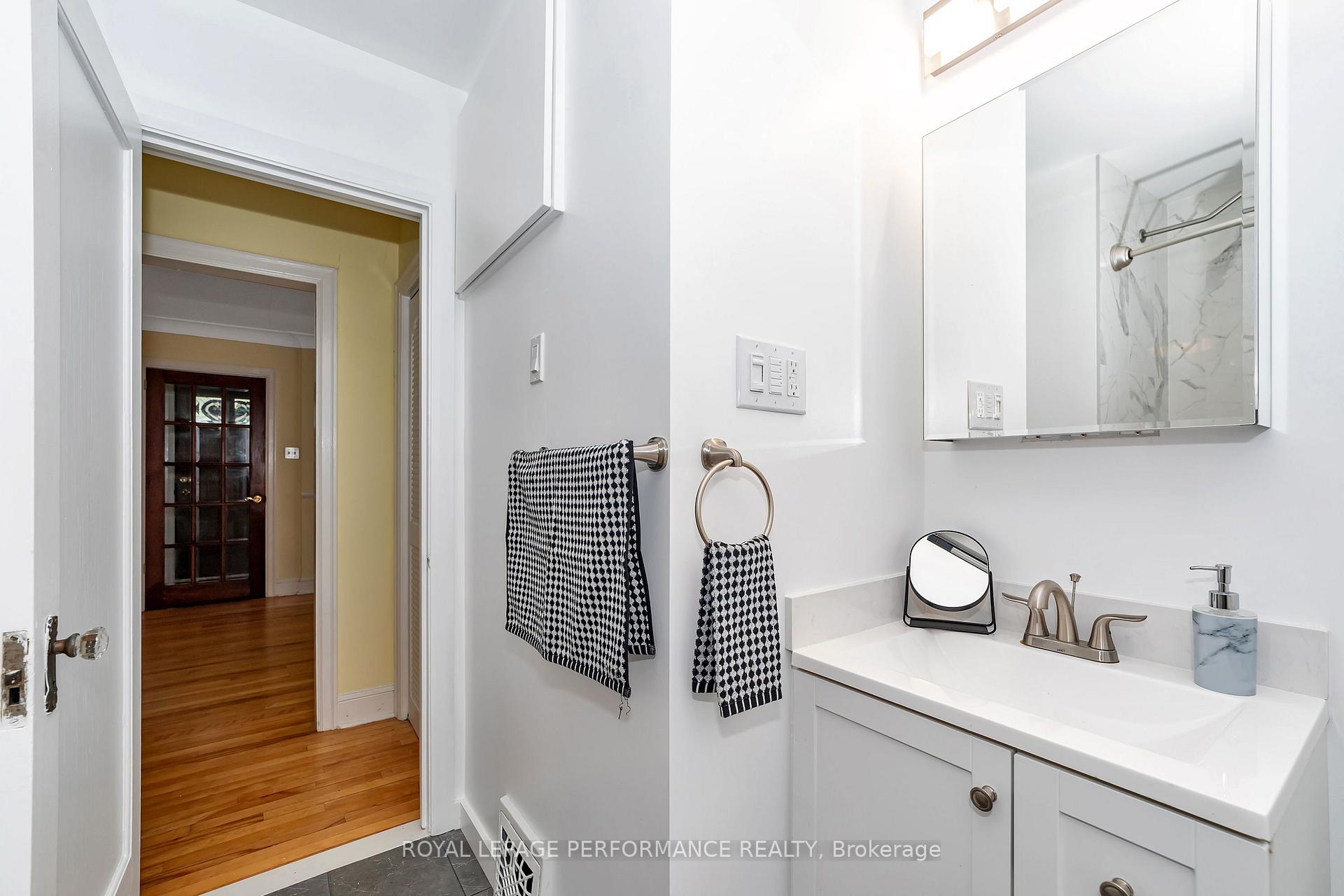 Photo 14 of 667 Melbourne Avenue, Ottawa, Laurentianview — HOMEH