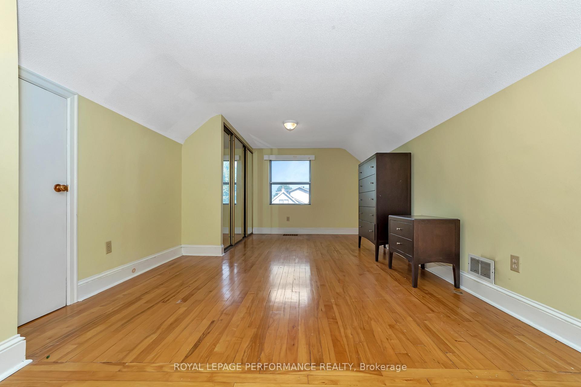 Photo 22 of 667 Melbourne Avenue, Ottawa, Laurentianview — HOMEH