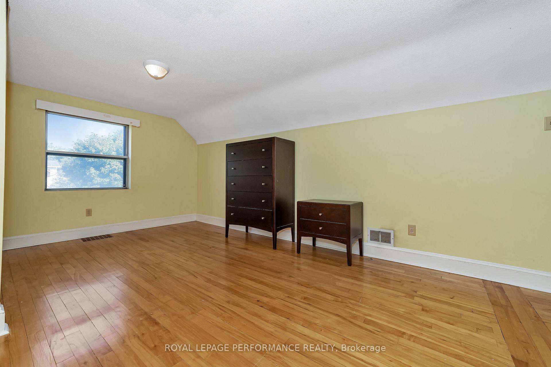 Photo 23 of 667 Melbourne Avenue, Ottawa, Laurentianview — HOMEH