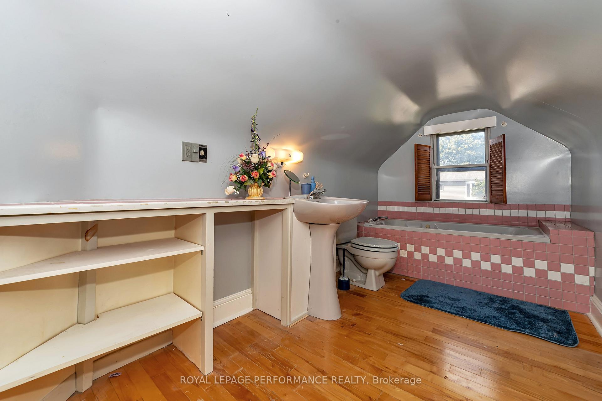 Photo 24 of 667 Melbourne Avenue, Ottawa, Laurentianview — HOMEH