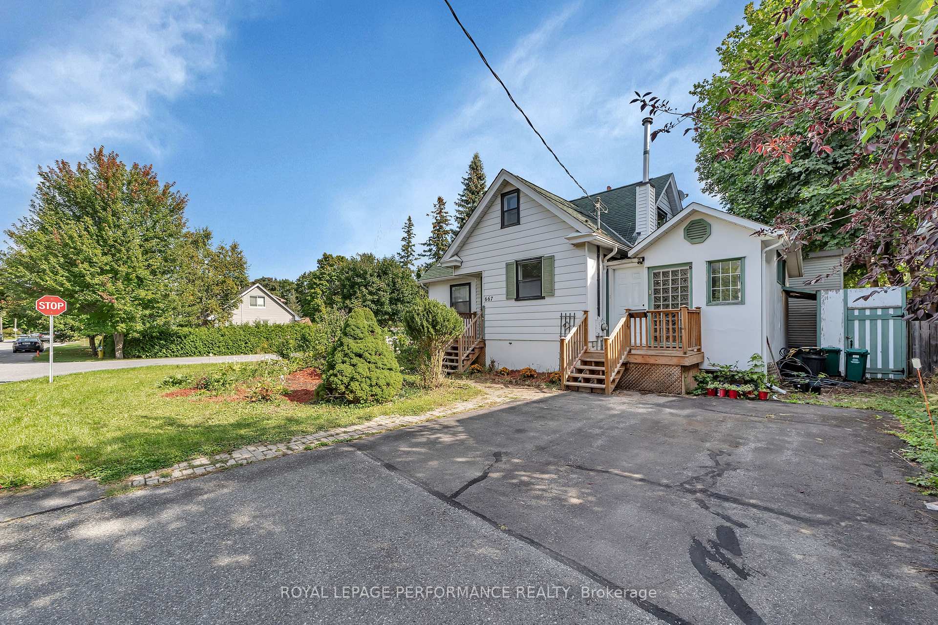 Photo 32 of 667 Melbourne Avenue, Ottawa, Laurentianview — HOMEH