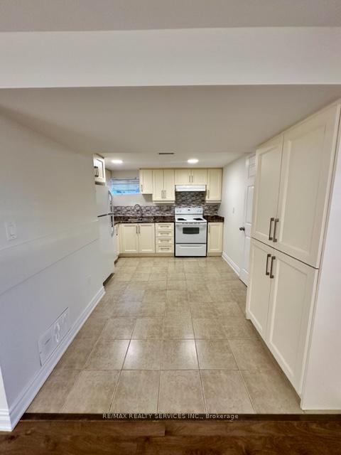 Photo 5 of 27 Evesham Crescent, Brampton, Southgate — HOMEH