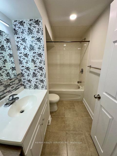 Photo 6 of 27 Evesham Crescent, Brampton, Southgate — HOMEH