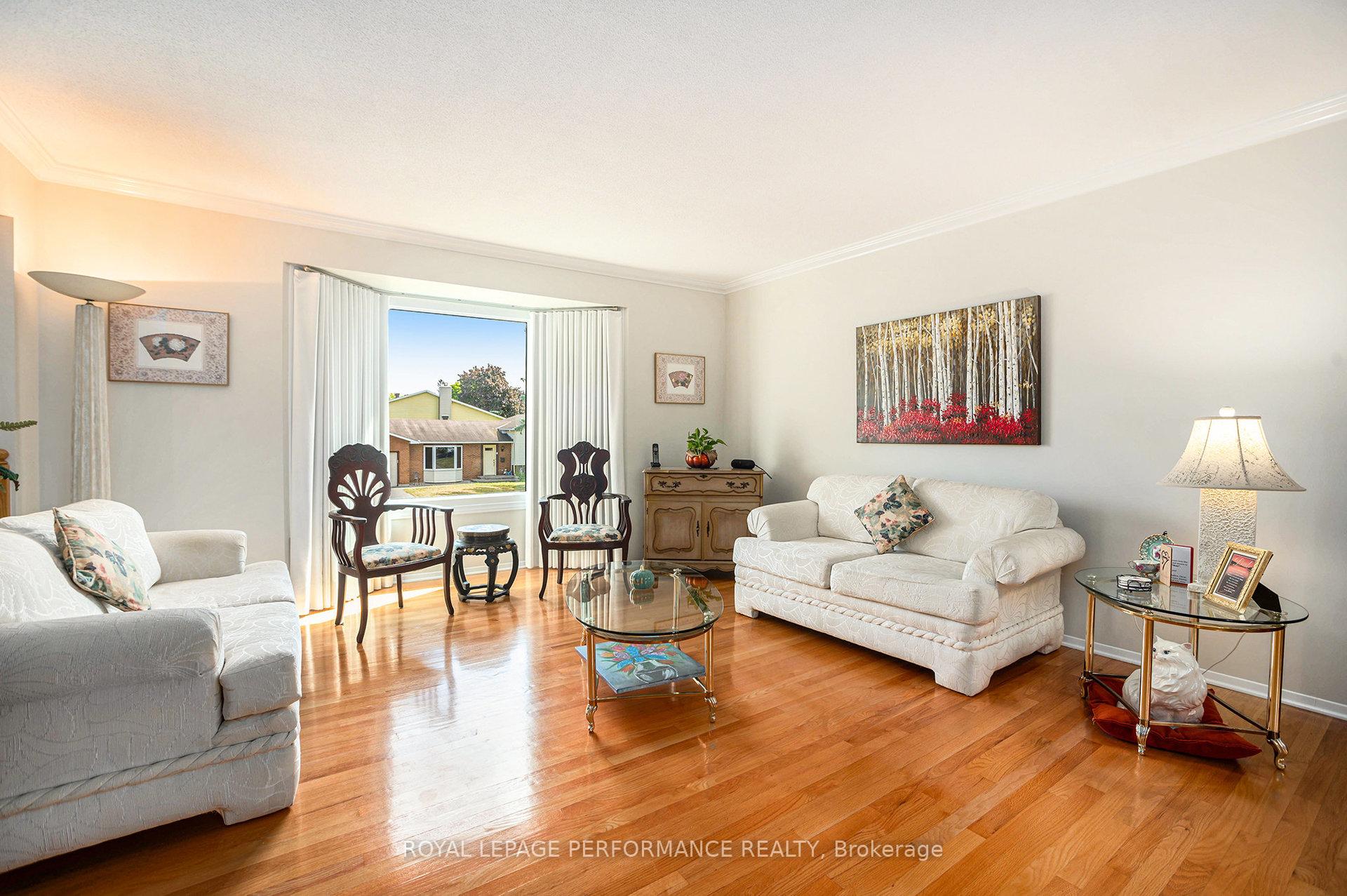 Photo 8 of 4362 Whittaker Crescent, Ottawa, Pineview — HOMEH
