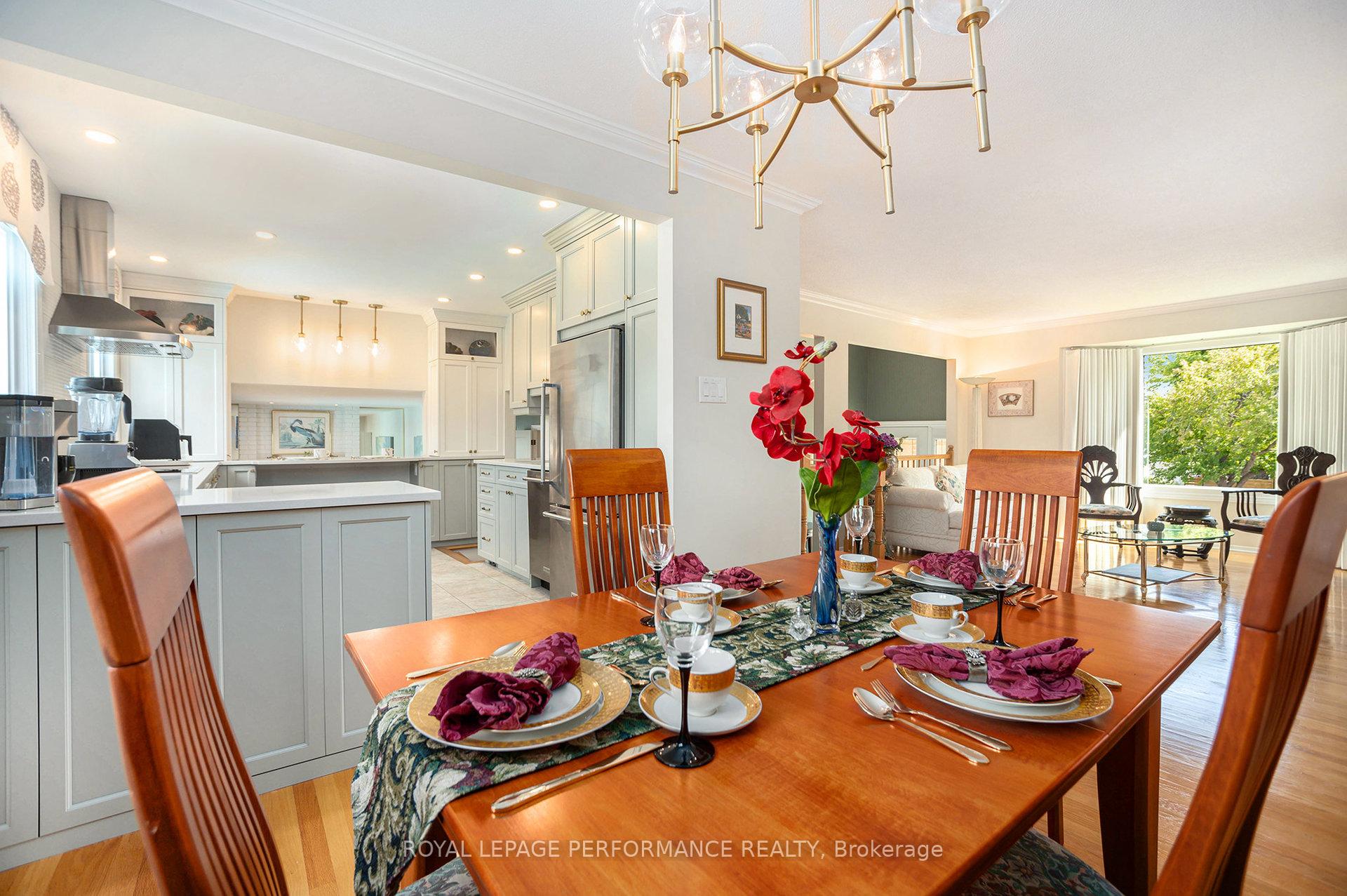 Photo 11 of 4362 Whittaker Crescent, Ottawa, Pineview — HOMEH