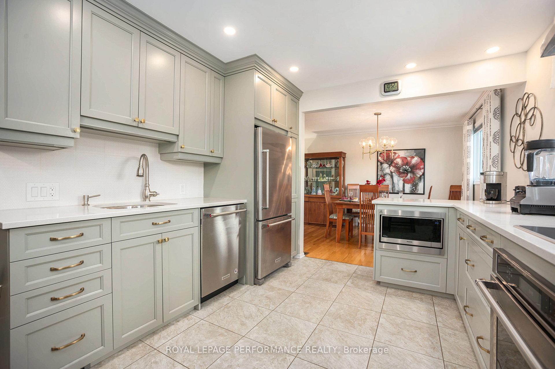 Photo 13 of 4362 Whittaker Crescent, Ottawa, Pineview — HOMEH