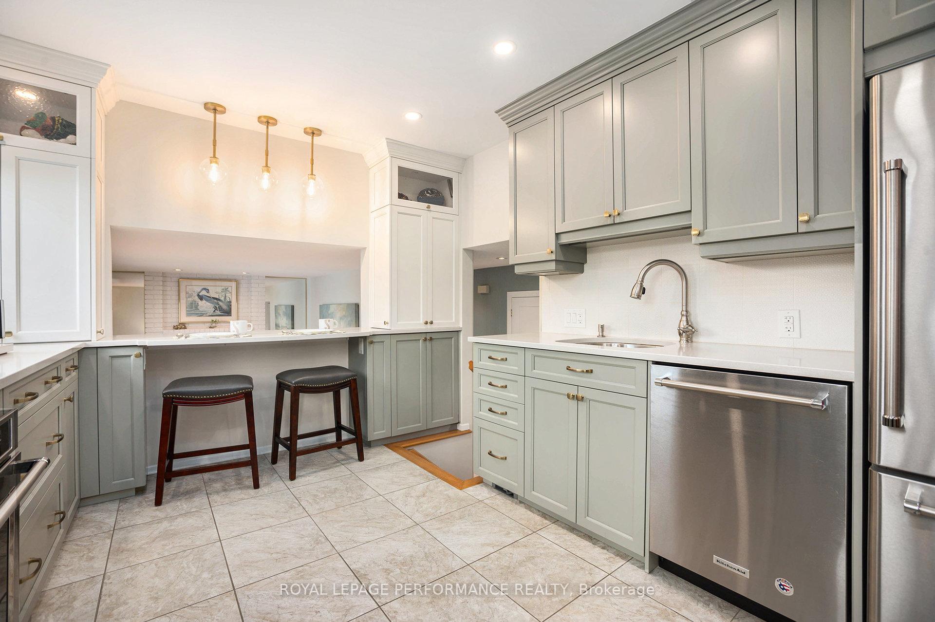 Photo 15 of 4362 Whittaker Crescent, Ottawa, Pineview — HOMEH