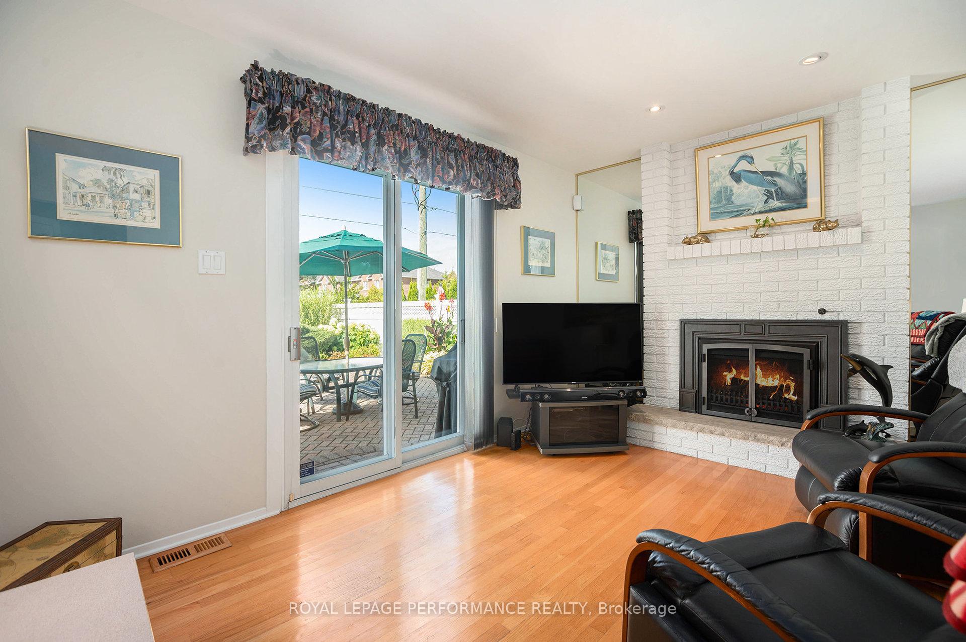 Photo 18 of 4362 Whittaker Crescent, Ottawa, Pineview — HOMEH