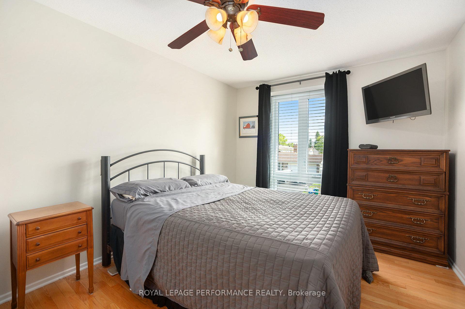 Photo 21 of 4362 Whittaker Crescent, Ottawa, Pineview — HOMEH