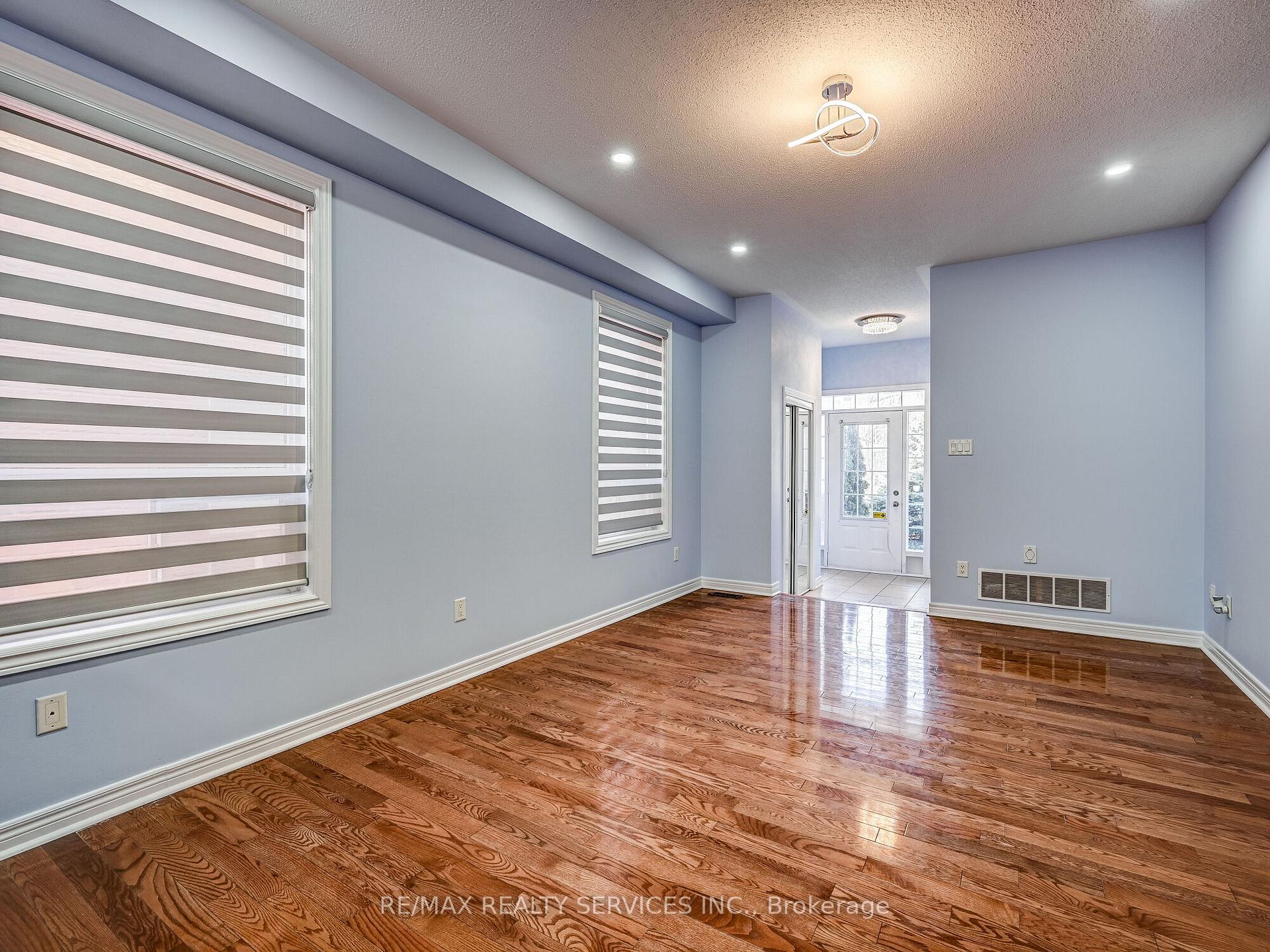 Photo 4 of 114 Rocky Point Crescent, Brampton, Madoc — HOMEH