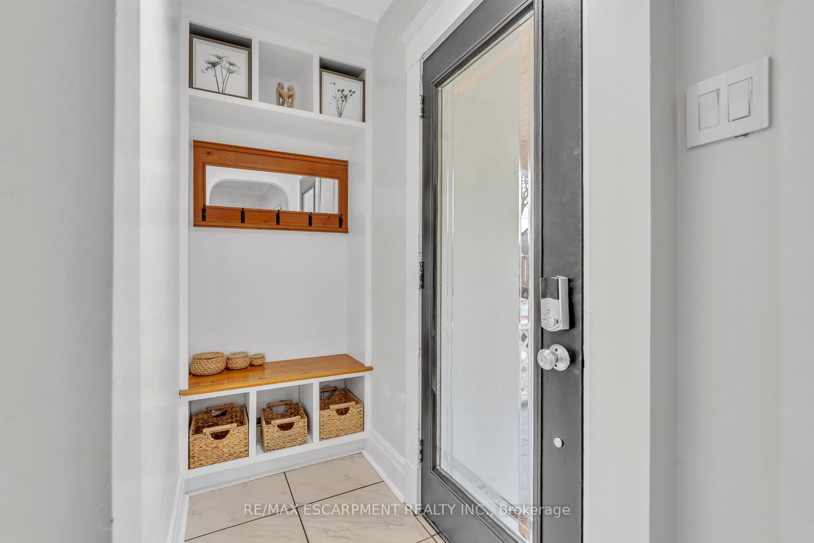 Photo 4 of 120 Vale Avenue, St. Catharines, Downtown — HOMEH