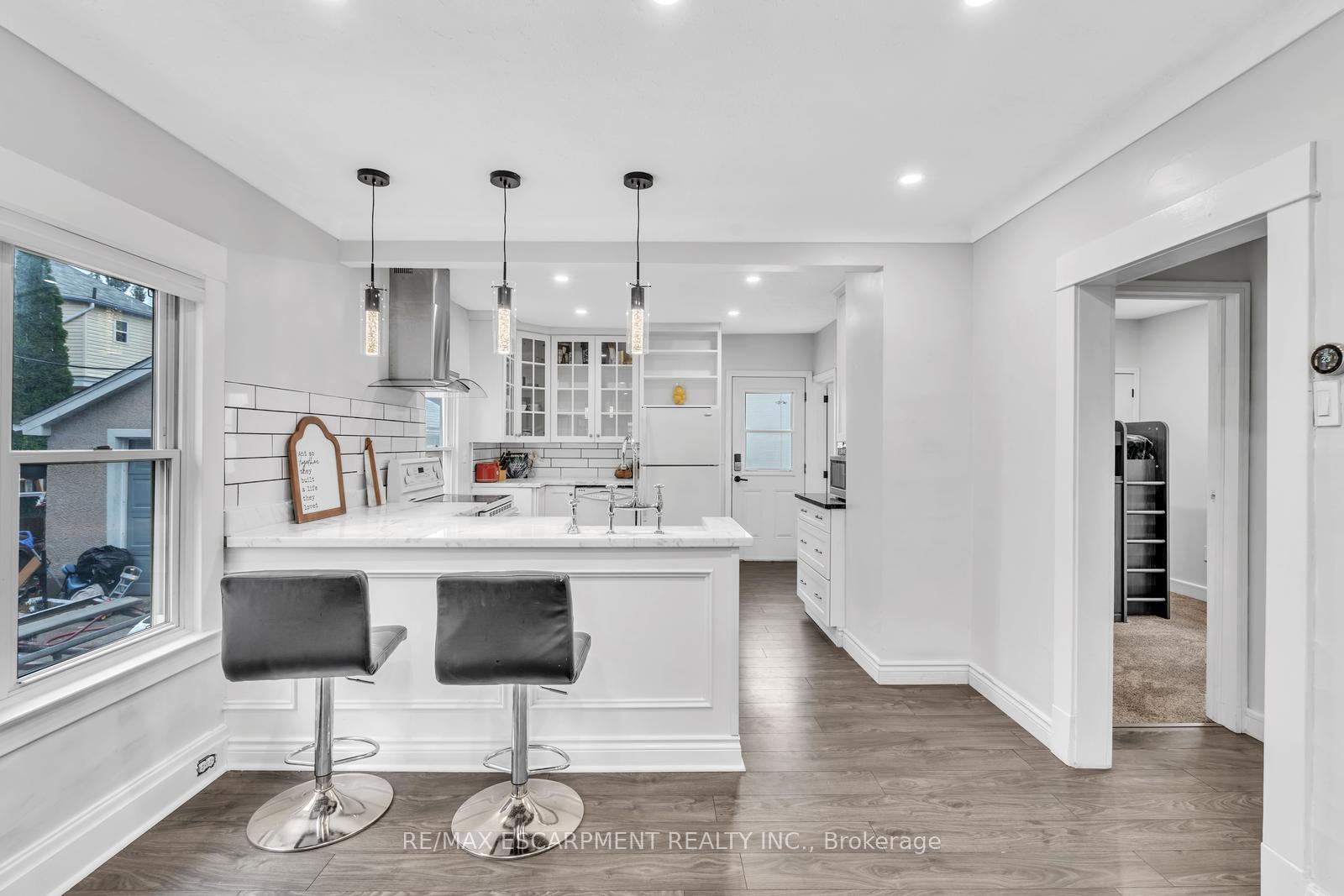 Photo 9 of 120 Vale Avenue, St. Catharines, Downtown — HOMEH