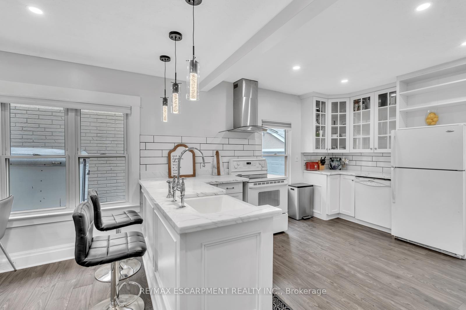Photo 10 of 120 Vale Avenue, St. Catharines, Downtown — HOMEH