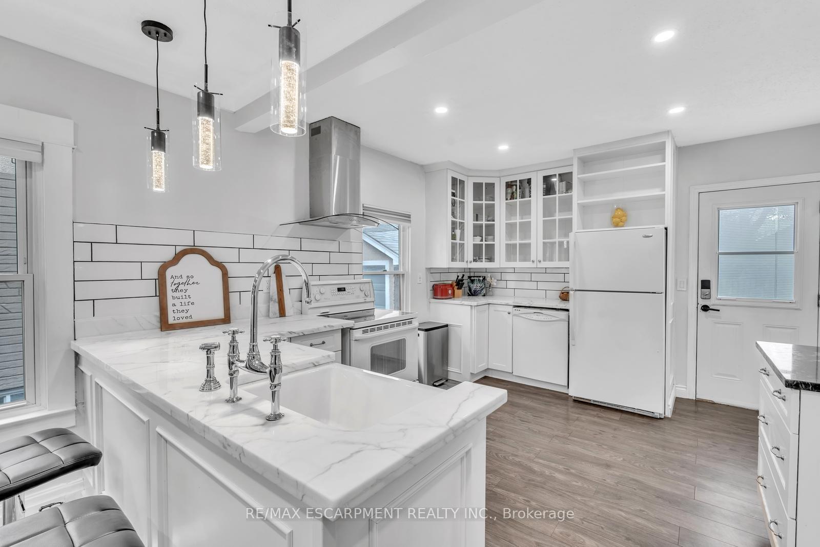 Photo 11 of 120 Vale Avenue, St. Catharines, Downtown — HOMEH