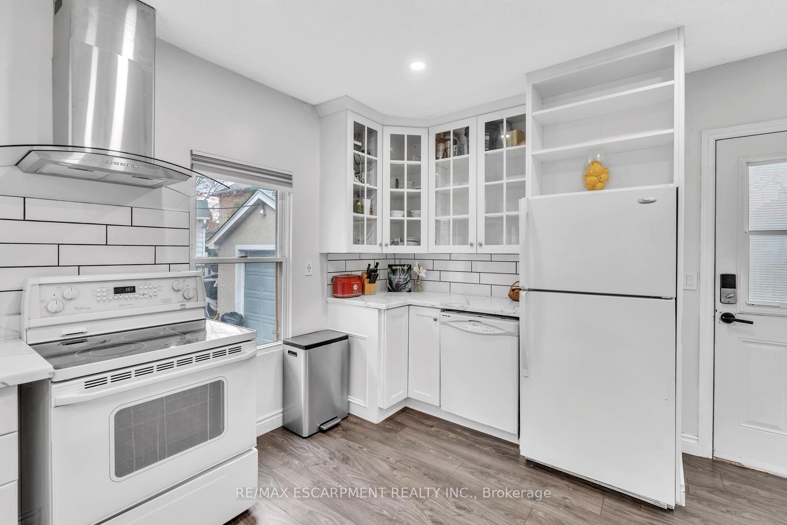 Photo 12 of 120 Vale Avenue, St. Catharines, Downtown — HOMEH