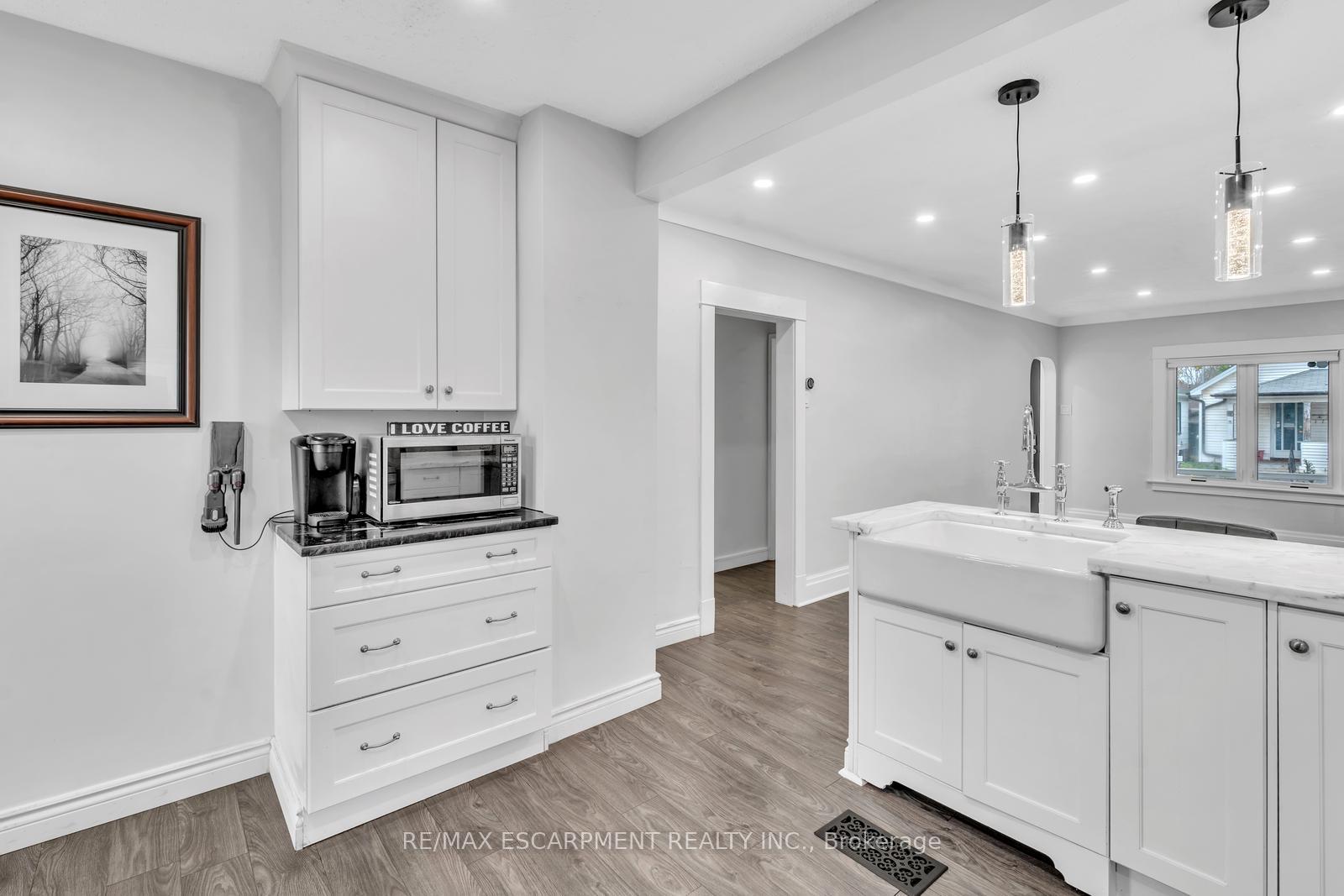 Photo 14 of 120 Vale Avenue, St. Catharines, Downtown — HOMEH