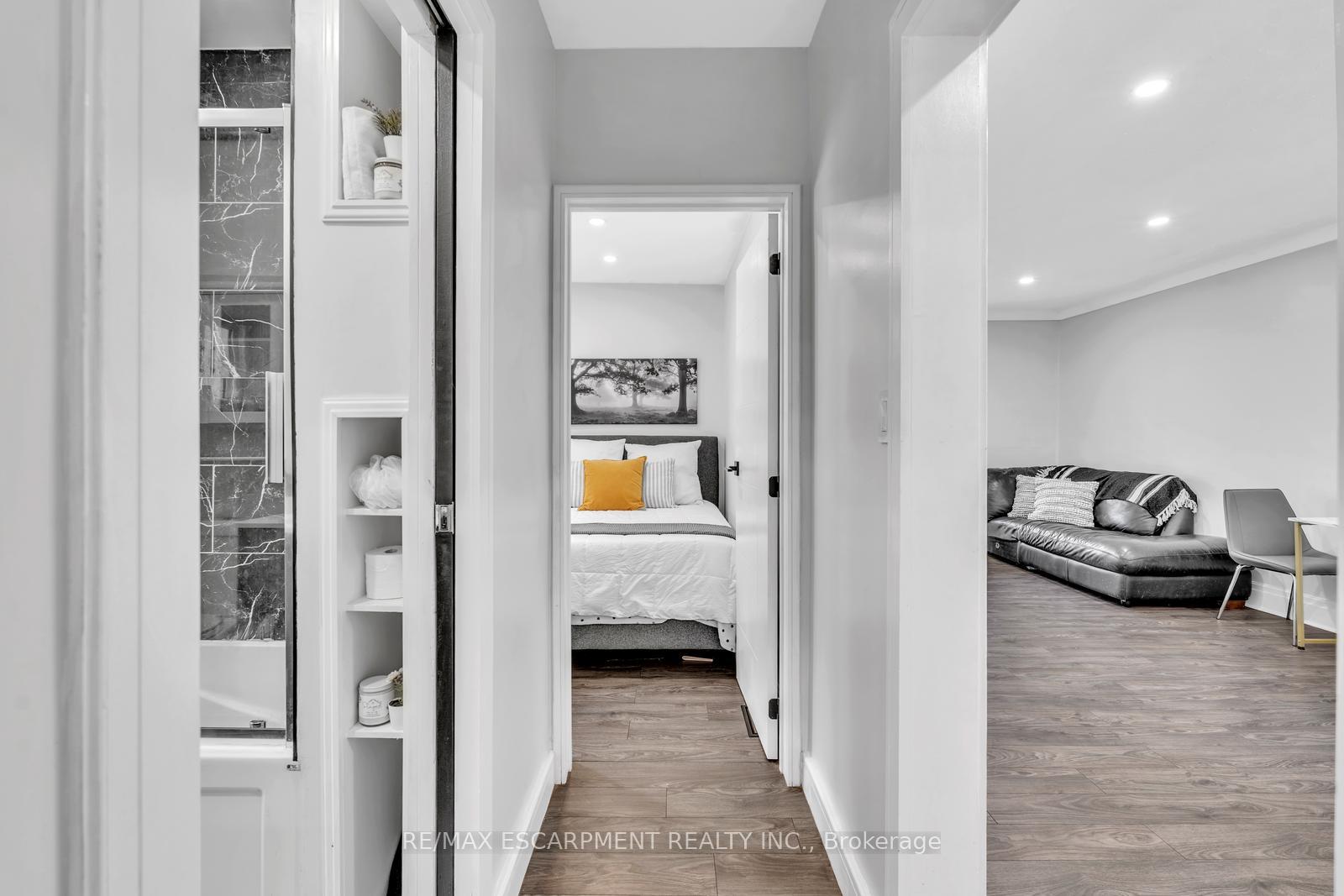 Photo 18 of 120 Vale Avenue, St. Catharines, Downtown — HOMEH