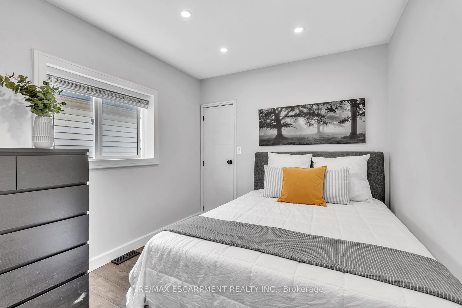 Photo 19 of 120 Vale Avenue, St. Catharines, Downtown — HOMEH