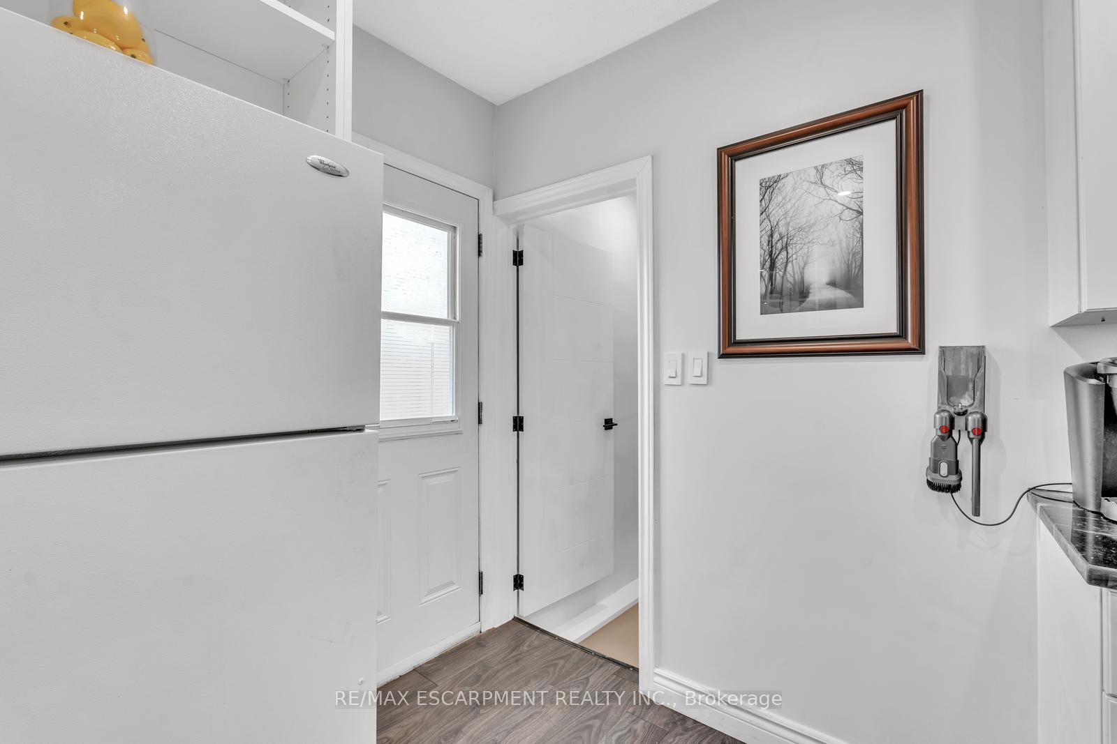 Photo 24 of 120 Vale Avenue, St. Catharines, Downtown — HOMEH